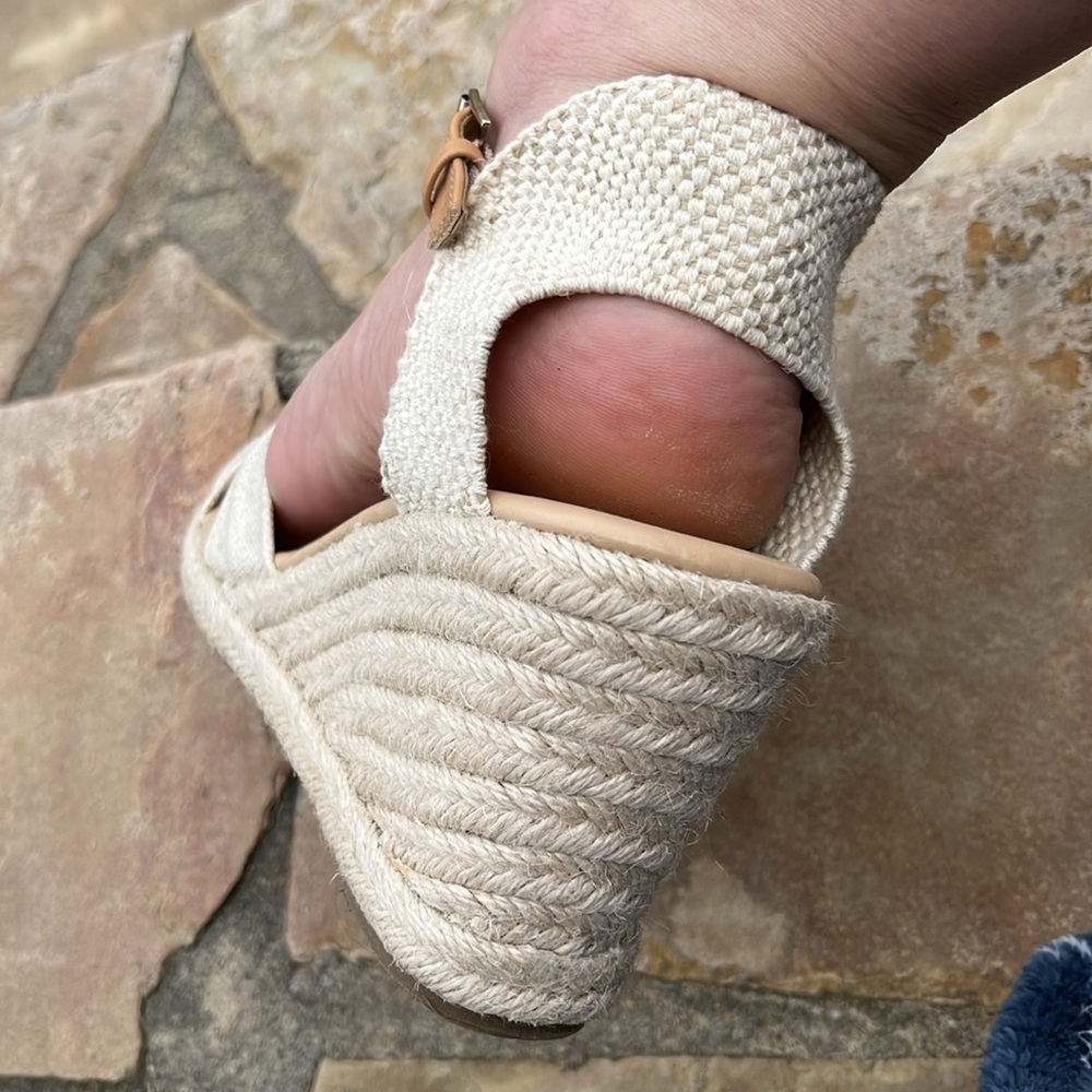 Nine West Wedge Sandals. #10 - Picture 6 of 15
